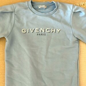 Givenchy Sweatshirt Dress
$150 $400 |
Size: 12 (Girl)
Givenchy